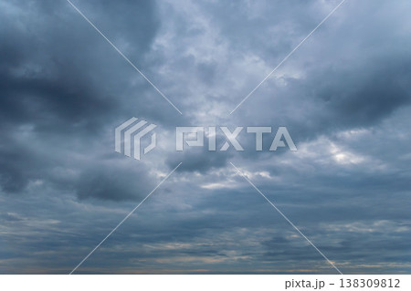 冬の空 山から見た曇り空25 冬の空 山から見た曇り空25 138309812