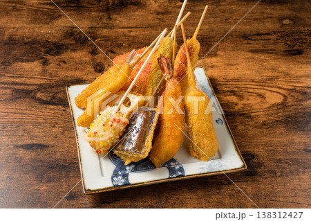 串カツ盛り合わせ サクサク衣の人気揚げ物居酒屋メニュー 138312427