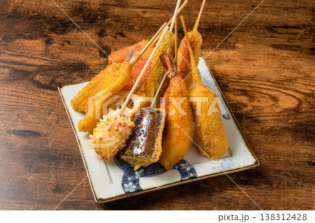 串カツ盛り合わせ サクサク衣の人気揚げ物居酒屋メニュー 串カツ盛り合わせ サクサク衣の人気揚げ物居酒屋メニュー 138312428