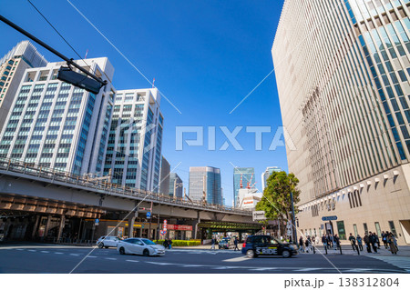 高層ビルが建ち並ぶ、有楽町の都市風景〈東京都千代田区〉 138312804