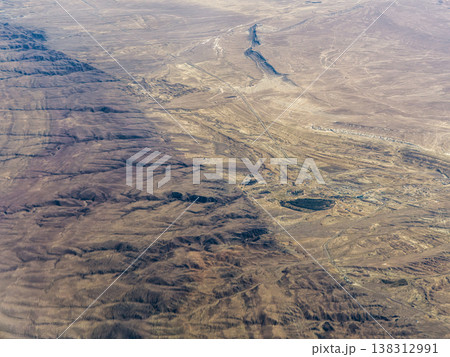 ウスチュルト台地 空撮~カザフスタン・マンギスタウ州 / Mangystau, Kazakhstan ウスチュルト台地 空撮~カザフスタン・マンギスタウ州 / Mangystau, Kazakhstan 138312991