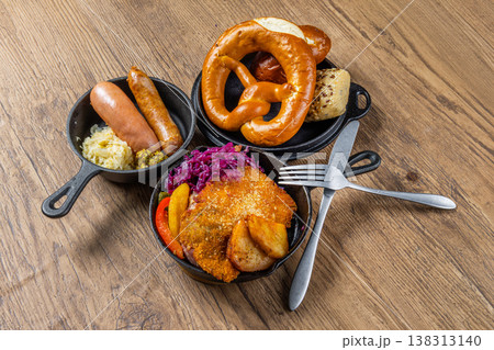 典型的なドイツ料理 typical German dishes 典型的なドイツ料理 typical German dishes 138313140