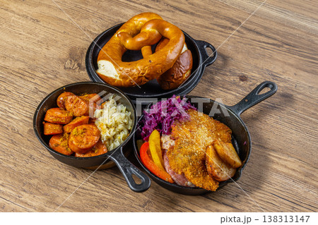 典型的なドイツ料理 typical German dishes 典型的なドイツ料理 typical German dishes 138313147