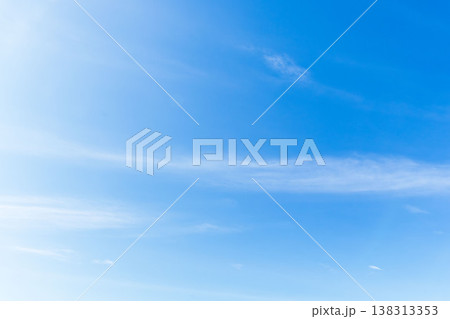 早春の山から見た爽やかな青空と雲01 早春の山から見た爽やかな青空と雲01 138313353