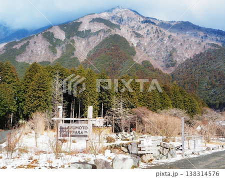 静岡県　雪の降った朝のふもとっぱらキャンプ場　3月 138314576