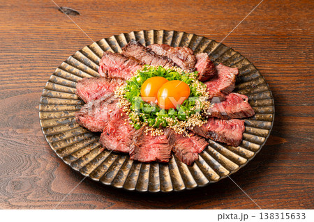 ハラミステーキ ジューシーな牛肉のグリル料理 138315633