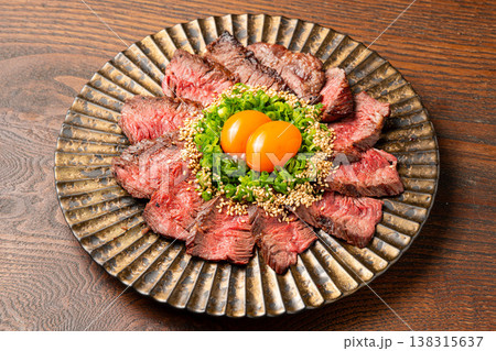 ハラミステーキ ジューシーな牛肉のグリル料理 138315637