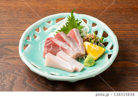 鰤刺身 新鮮なブリの定番和食お造り 138315638