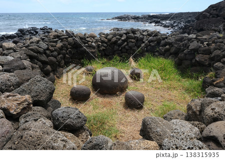 イースター島 テ・ピト・クラと海岸の風景 イースター島 テ・ピト・クラと海岸の風景 138315935