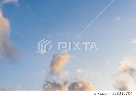 冬の日暮時の青空と輝く雲45 冬の日暮時の青空と輝く雲45 138316704