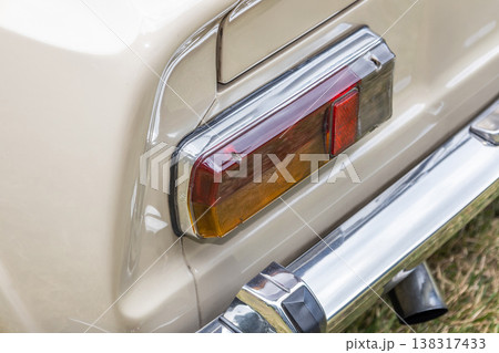古い車のテールライト Taillights of old cars, classic cars 古い車のテールライト Taillights of old cars, classic cars 138317433