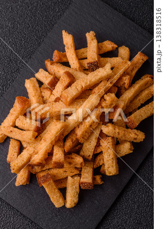 Croutons or crackers made from rye bread with garlic, salt, and spices. Croutons with salt Croutons or crackers made from rye bread with garlic, salt, and spices. Croutons with salt 138318516
