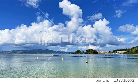 沖縄の美しい海と夏の青空 リゾートビーチ 138319672