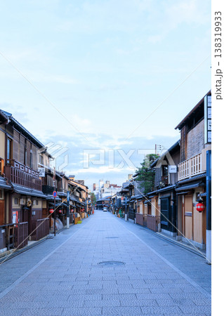 京都祇園の花見小路 (京都府京都市東山区) 京都祇園の花見小路 (京都府京都市東山区) 138319933