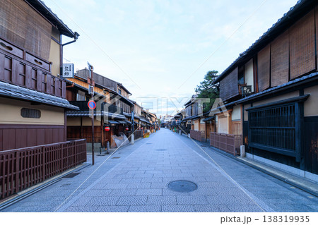 京都祇園の花見小路 (京都府京都市東山区) 138319935
