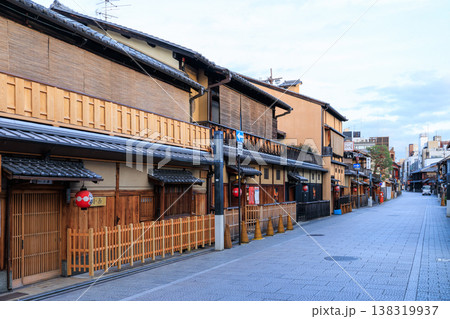 京都祇園の花見小路 (京都府京都市東山区) 京都祇園の花見小路 (京都府京都市東山区) 138319937