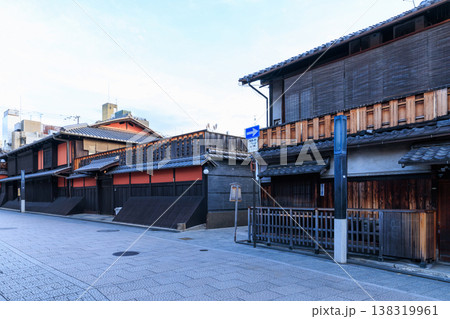 京都祇園の花見小路 (京都府京都市東山区) 京都祇園の花見小路 (京都府京都市東山区) 138319961