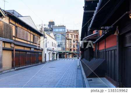 京都祇園の花見小路 (京都府京都市東山区) 京都祇園の花見小路 (京都府京都市東山区) 138319962