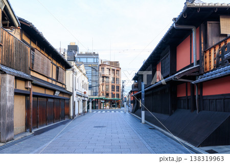 京都祇園の花見小路 (京都府京都市東山区) 京都祇園の花見小路 (京都府京都市東山区) 138319963