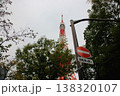 東京タワーと道路標識 138320107