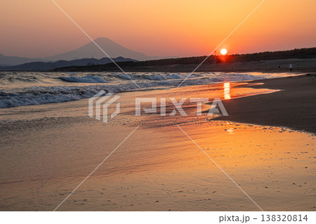 海・湘南平塚の夕景 海・湘南平塚の夕景 138320814