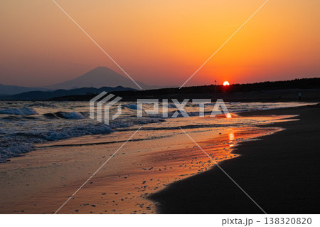 海・湘南平塚の夕景 海・湘南平塚の夕景 138320820