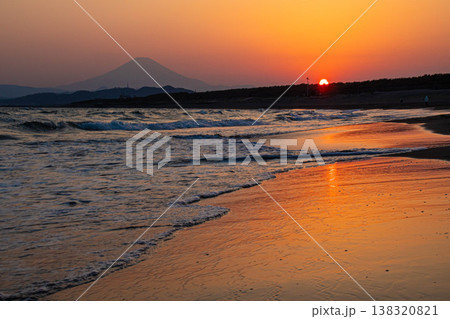 海・湘南平塚の夕景 海・湘南平塚の夕景 138320821