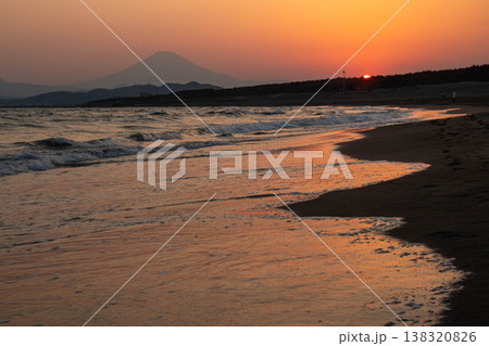 海・湘南平塚の夕景 海・湘南平塚の夕景 138320826
