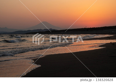 海・湘南平塚の夕景 海・湘南平塚の夕景 138320828