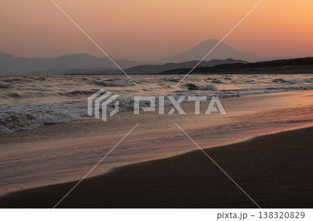 海・湘南平塚の夕景 海・湘南平塚の夕景 138320829