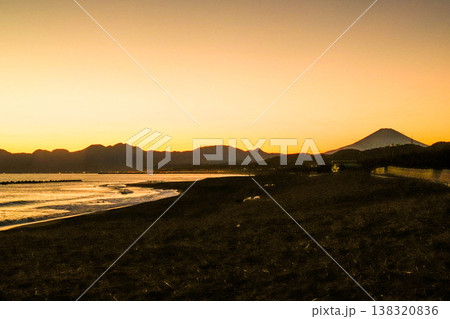 海・湘南平塚の夕景 海・湘南平塚の夕景 138320836
