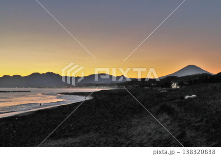 海・湘南平塚の夕景 海・湘南平塚の夕景 138320838