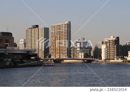 清洲橋（東京都中央区・江東区）から見る新大橋 138321014