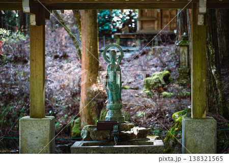 【光前寺】後光差す仏像【手水舎】 【光前寺】後光差す仏像【手水舎】 138321565