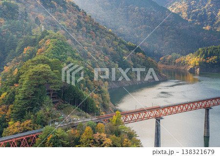 川根本町の秋の奥大井湖上駅の風景(静岡県) 川根本町の秋の奥大井湖上駅の風景(静岡県) 138321679
