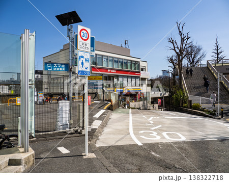 生活道路対策が施された区域の入口 【ゾーン30】の標識 生活道路対策が施された区域の入口 【ゾーン30】の標識 138322718