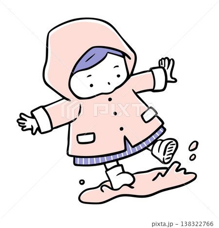 雨合羽を着て水たまりで遊ぶ女の子_単色 138322766
