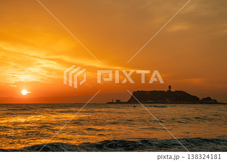 海・江の島の夕景 138324181