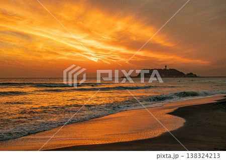 海・江の島の夕景 138324213