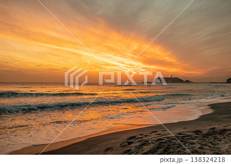 海・江の島の夕景 138324218
