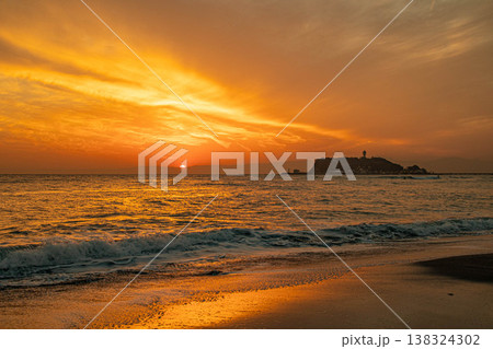海・江の島の夕景 138324302