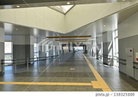 手柄山平和公園駅（てがらやまへいわこうえんえき）山陽本線の自由通路 138325880