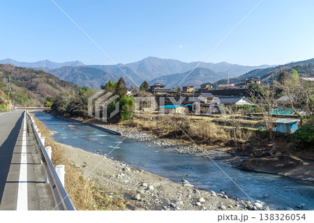 波木井川沿いの風景 山梨県身延町 冬の里山 波木井川沿いの風景 山梨県身延町 冬の里山 138326054