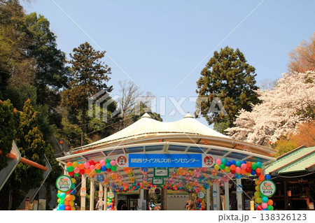 関西サイクルスポーツセンターと桜 関西サイクルスポーツセンターと桜 138326123