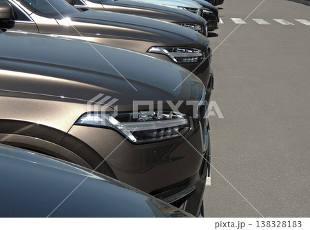 Line of same vehicles on the asphalt Line of same vehicles on the asphalt 138328183