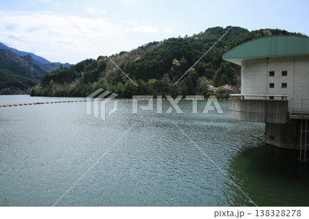 愛媛県東温市 佐古ダムの風景 愛媛県東温市 佐古ダムの風景 138328278