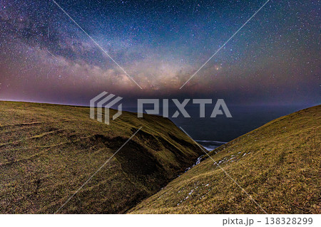 星空が広がる涙岬 静かな夜の絶景 星空が広がる涙岬 静かな夜の絶景 138328299