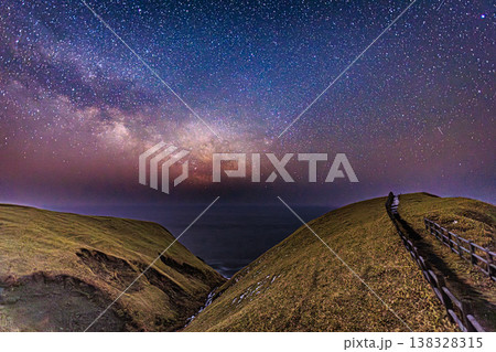 星空に架かる天の川 涙岬の静寂な夜 138328315