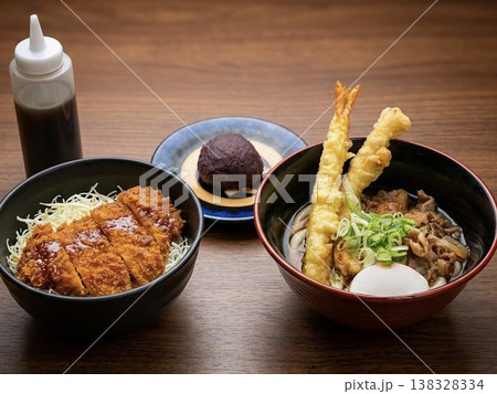 カツ丼とうどんのセット 138328334