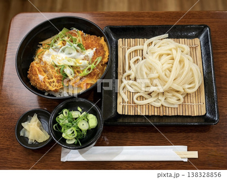 うどんとカツ丼セット うどんとカツ丼セット 138328856